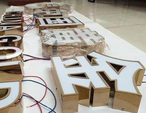 黄龙最常见的几种发光字