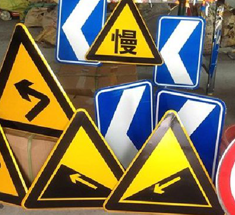 黄龙标识标牌中颜色的确定是很重要的。